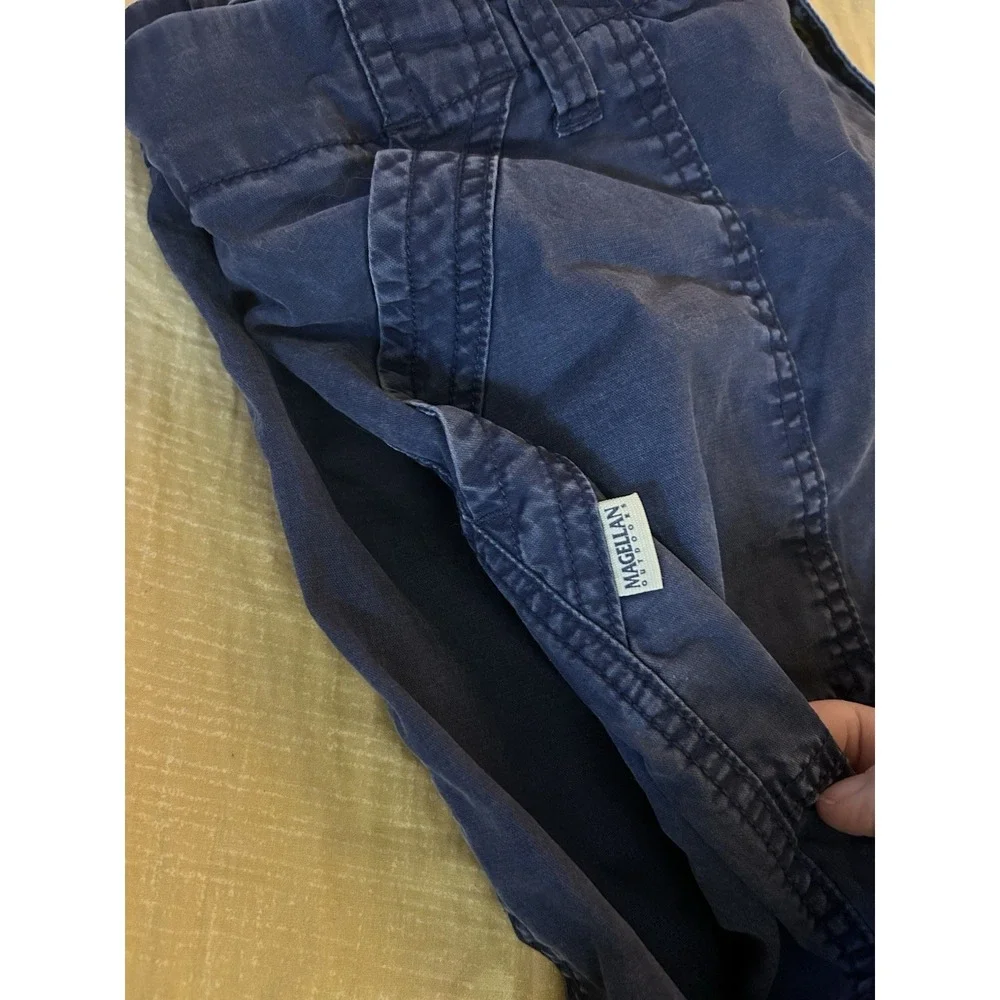 Magellan Outdoors Men's XL Navy Performance Fishing Shorts Elastic Waist Pockets
